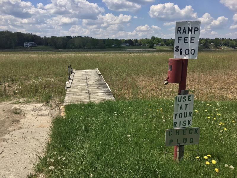 Tittabawassee River Dams: boat launch at Sanford Lake Marina