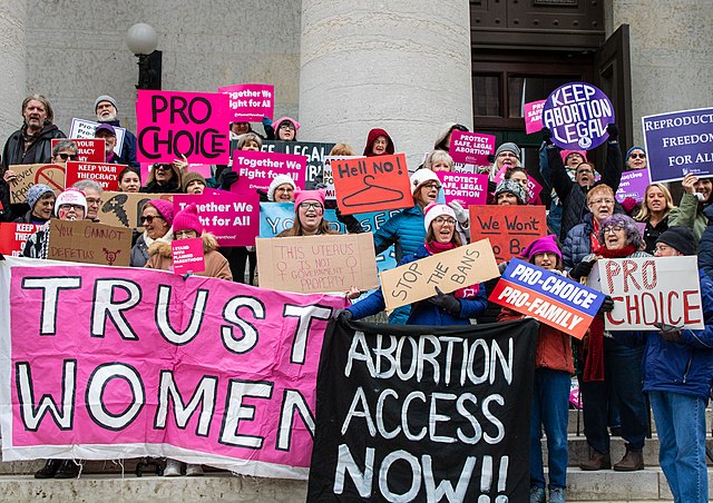 640px-Pro-Choice_Rally_IMG_7493_(32311313298)