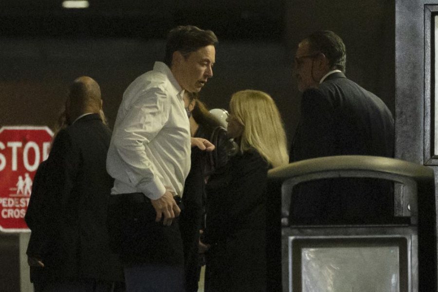 Widespread Twitter layoffs begin a week after Musk takeover
